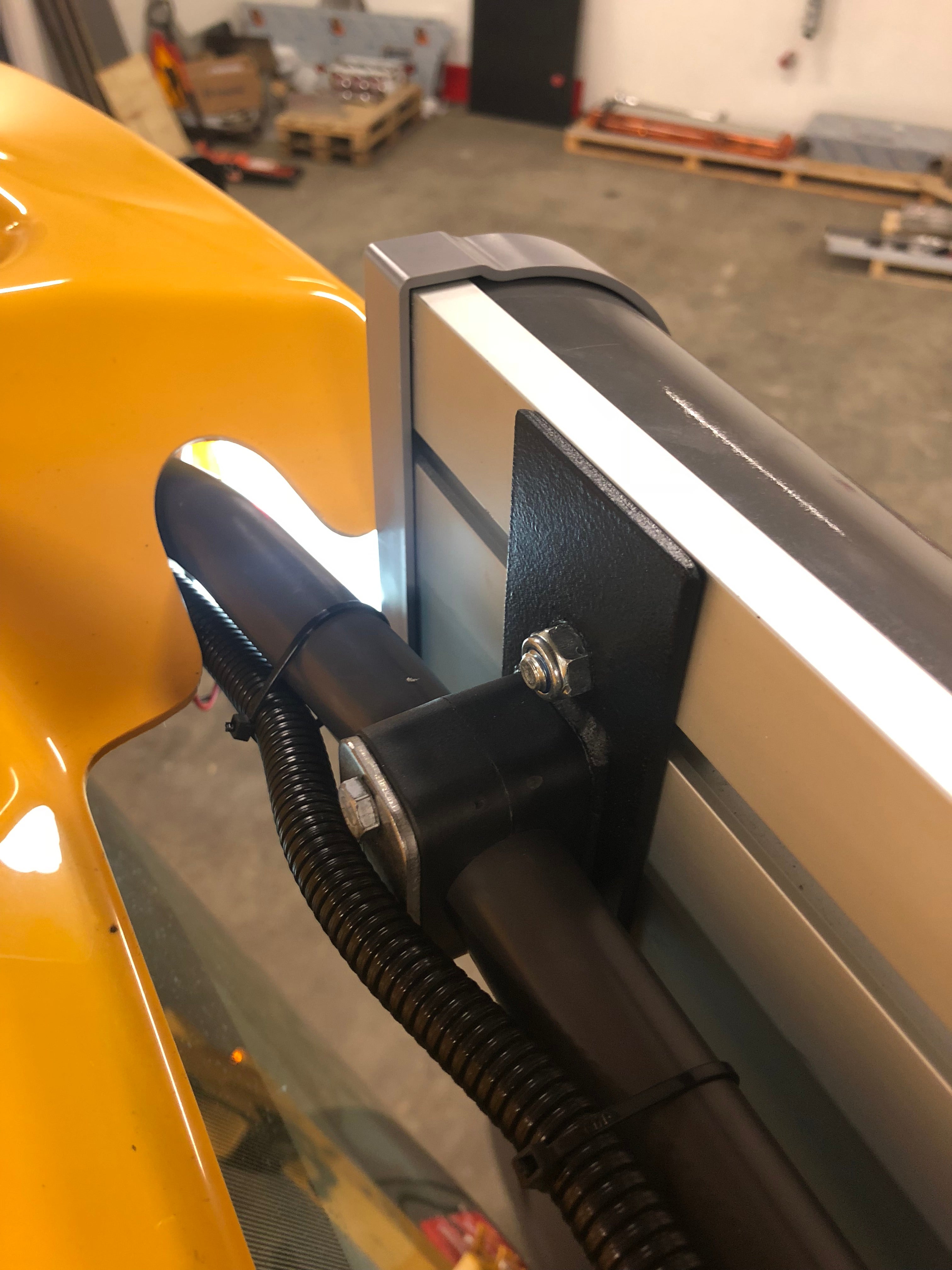 Fästsats Aeroslim 20x87 till Volvo hjullastare