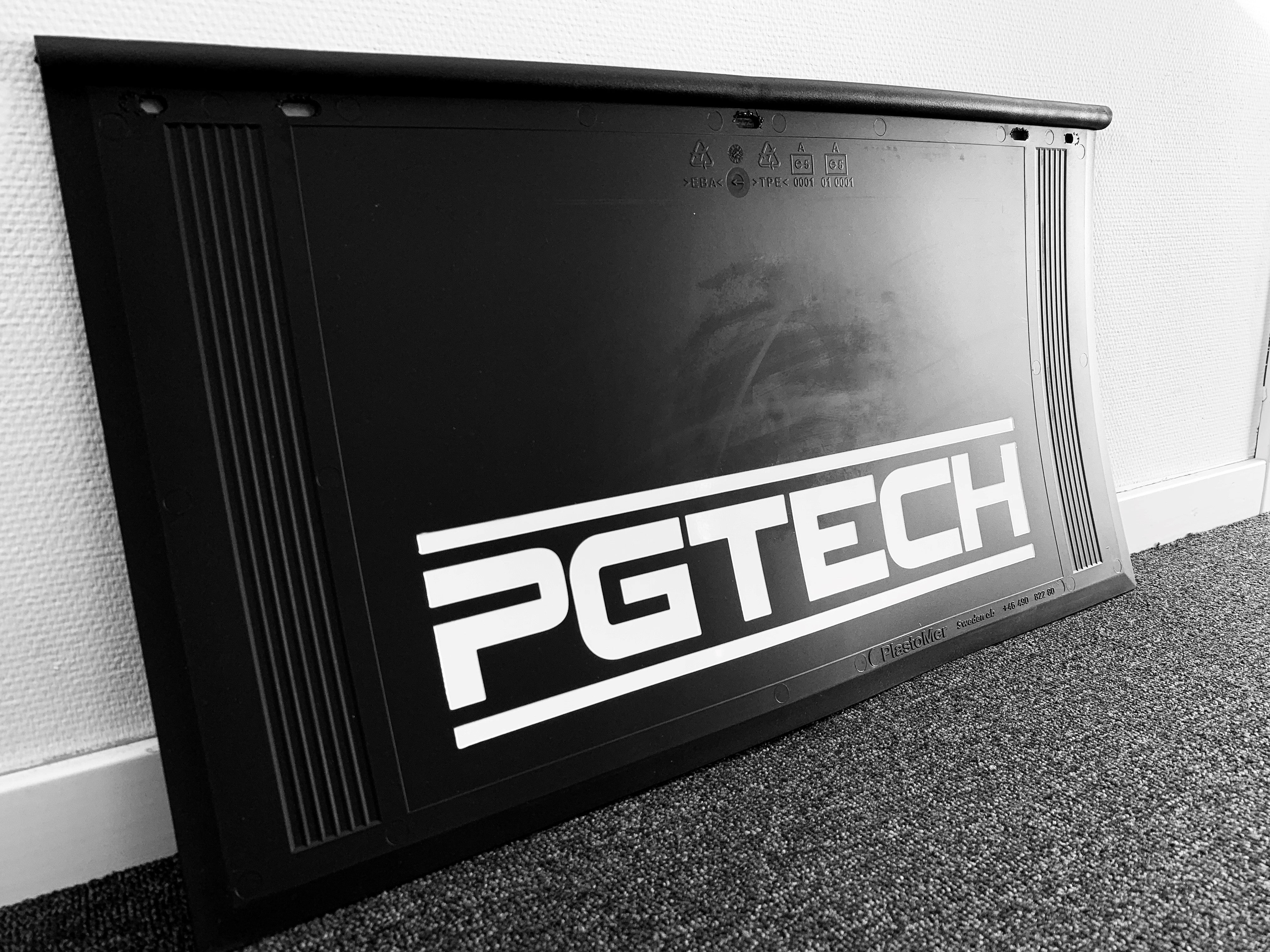 Stänkskydd Pgtech Vit Logo